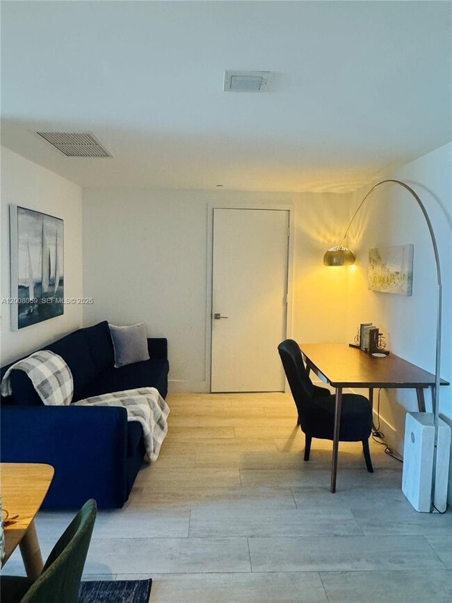 Building Photo - 121 NE 34th St