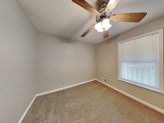 Building Photo - 308 Rebecca Ct