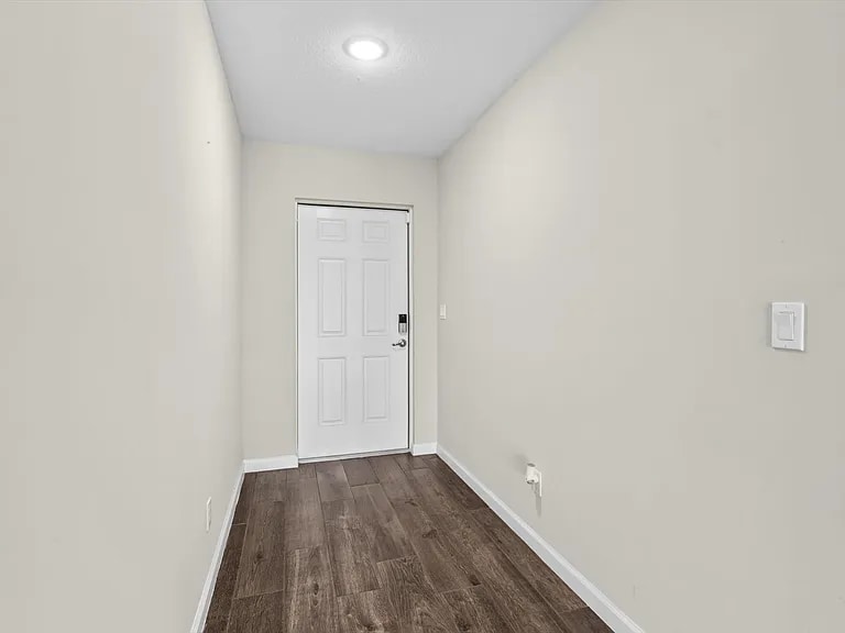 Building Photo - 512 SW McComb Ave