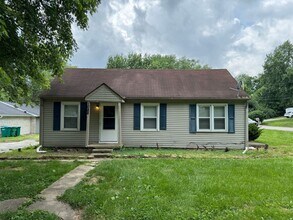 Building Photo - Greenwood 3 Bedroom 2 Bath