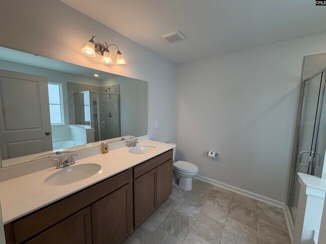 Building Photo - 3040 Hallsdale Dr