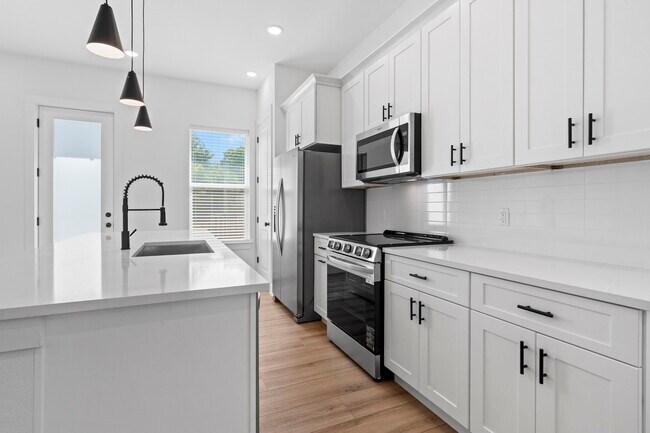 Building Photo - 9437 Pembrook St