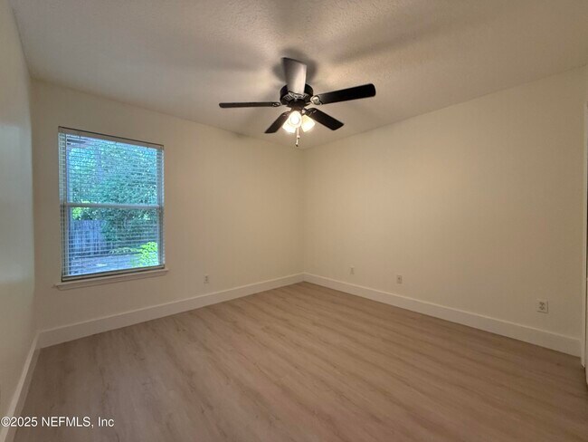 Building Photo - 12244 Lake Fern Dr