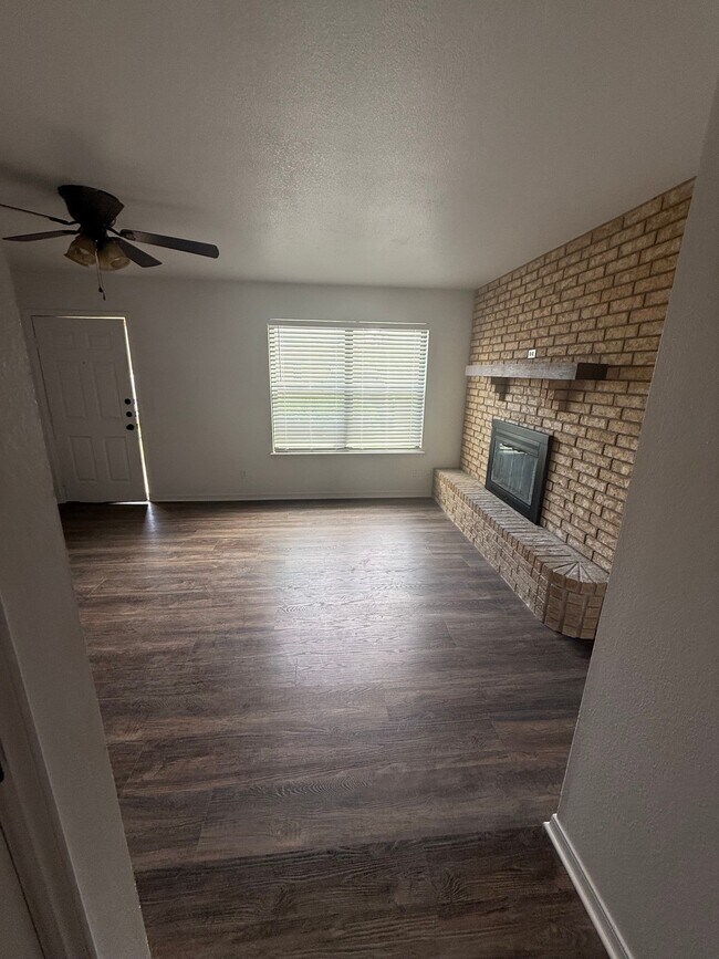 Building Photo - 2938 Gossett Dr