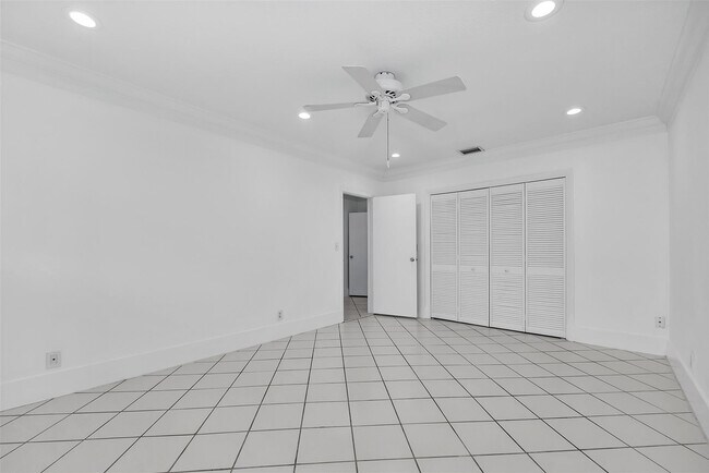 Building Photo - 2427 Sea Island Dr