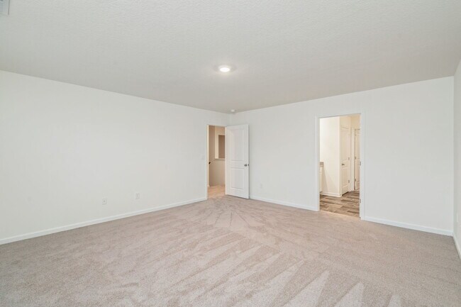 Building Photo - 944 Utopia Ln