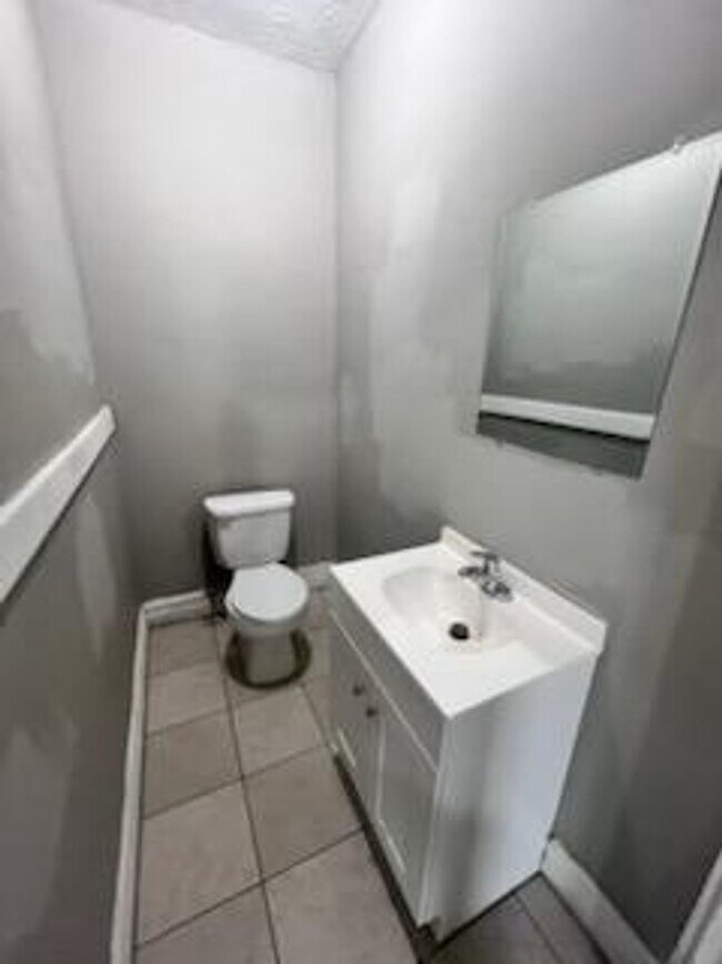 Building Photo - 724 Cecil Ave