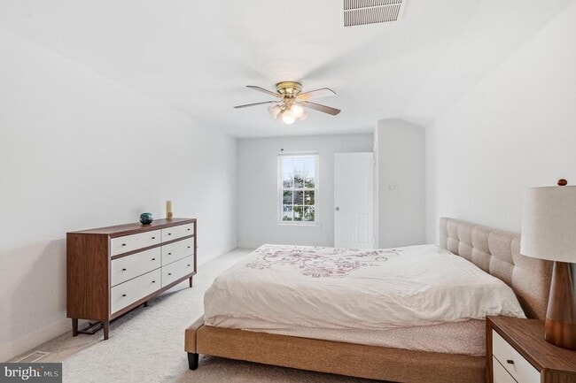 Building Photo - 3904 Fenwick Ln