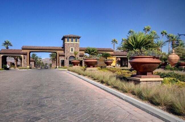 Building Photo - BEAUTIFUL 4 BEDROOM HOME IN GUARD GATED COMMUNITY!