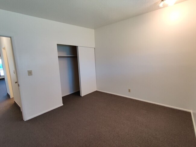 Building Photo - 2227 4300 S St