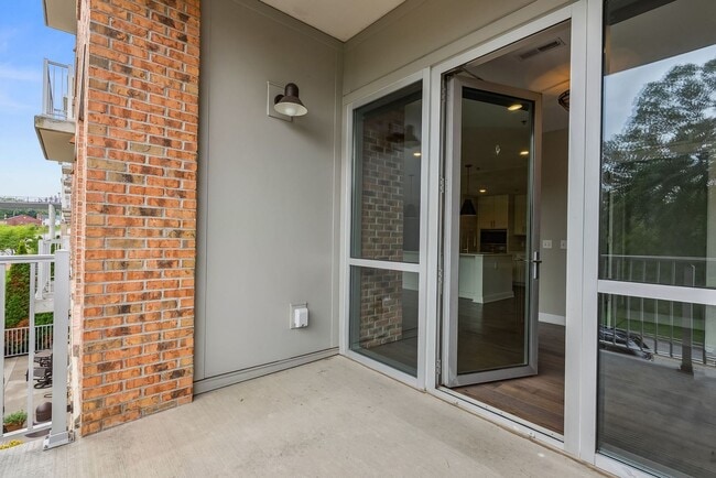 Building Photo - Luxury Condo in Dublin's Coveted Bridge Pa...