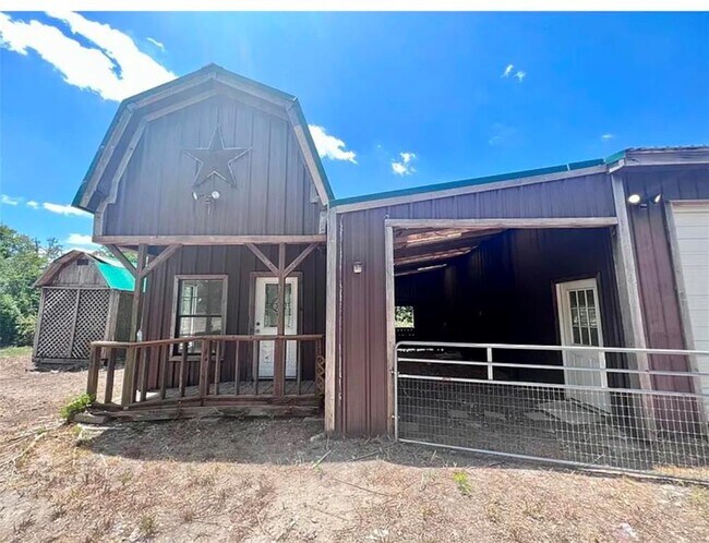 Building Photo - 9504 Quaker Ct