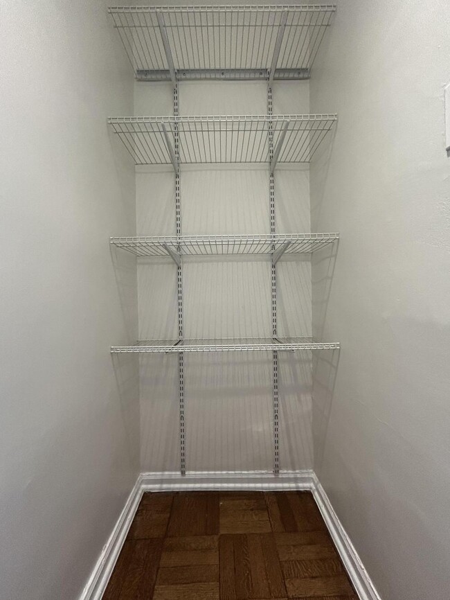 Building Photo - 0 bedroom in Chicago IL 60657