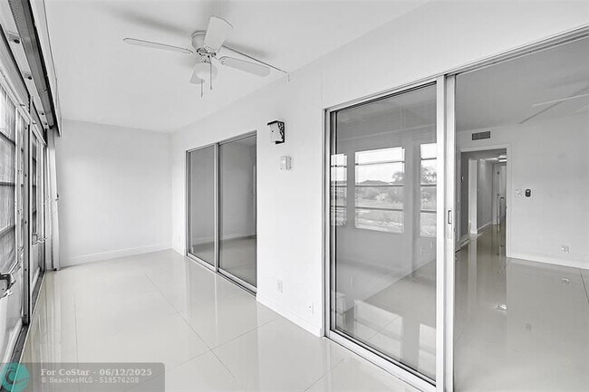 Building Photo - 3005 Portofino Isle