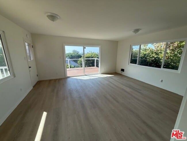 Building Photo - 3237 Midvale Ave