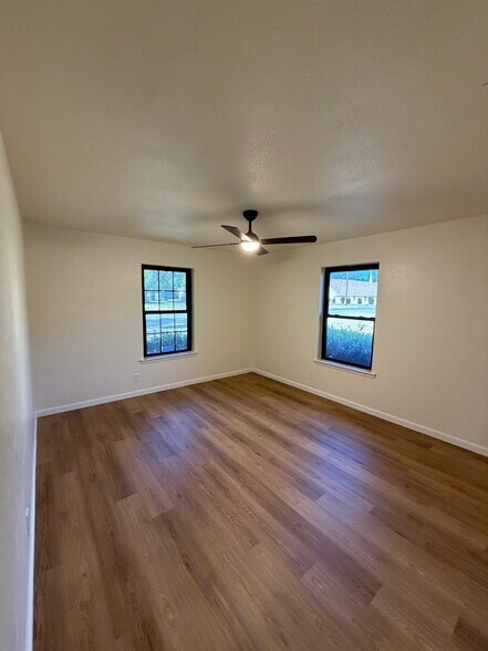 Building Photo - 319 Allen Dr