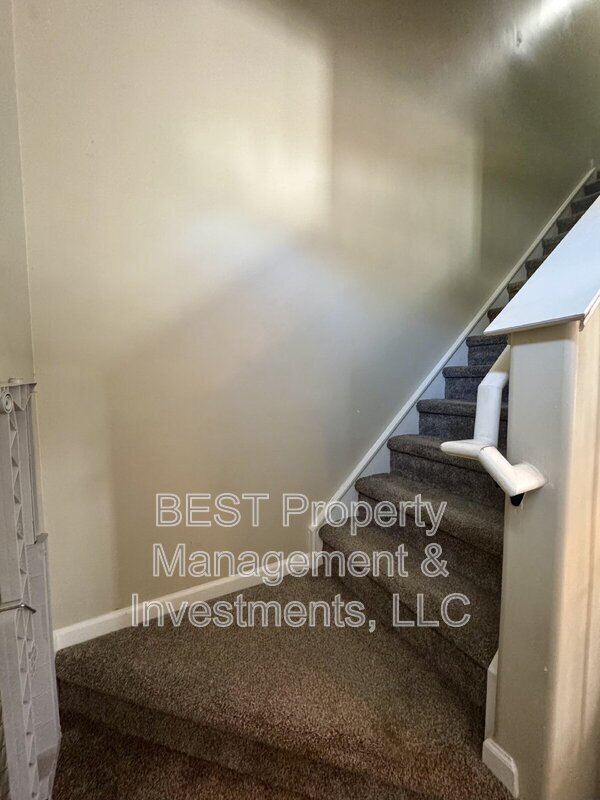 Building Photo - 8130 Kings Creek Dr