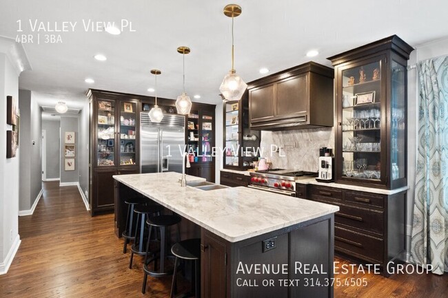 Building Photo - Luxury 4-Bed Home in Coveted Ladue Neighbo...