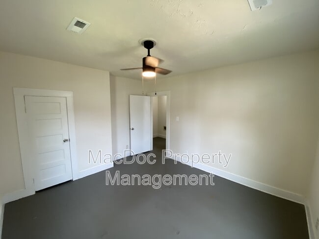 Building Photo - 318 3rd St