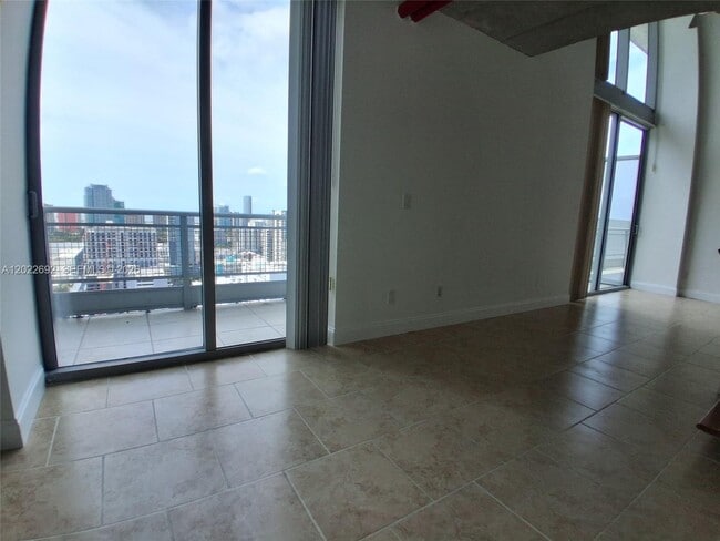 Building Photo - 690 SW 1st Ct