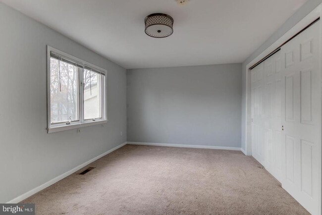 Building Photo - 107 Montrose Ave