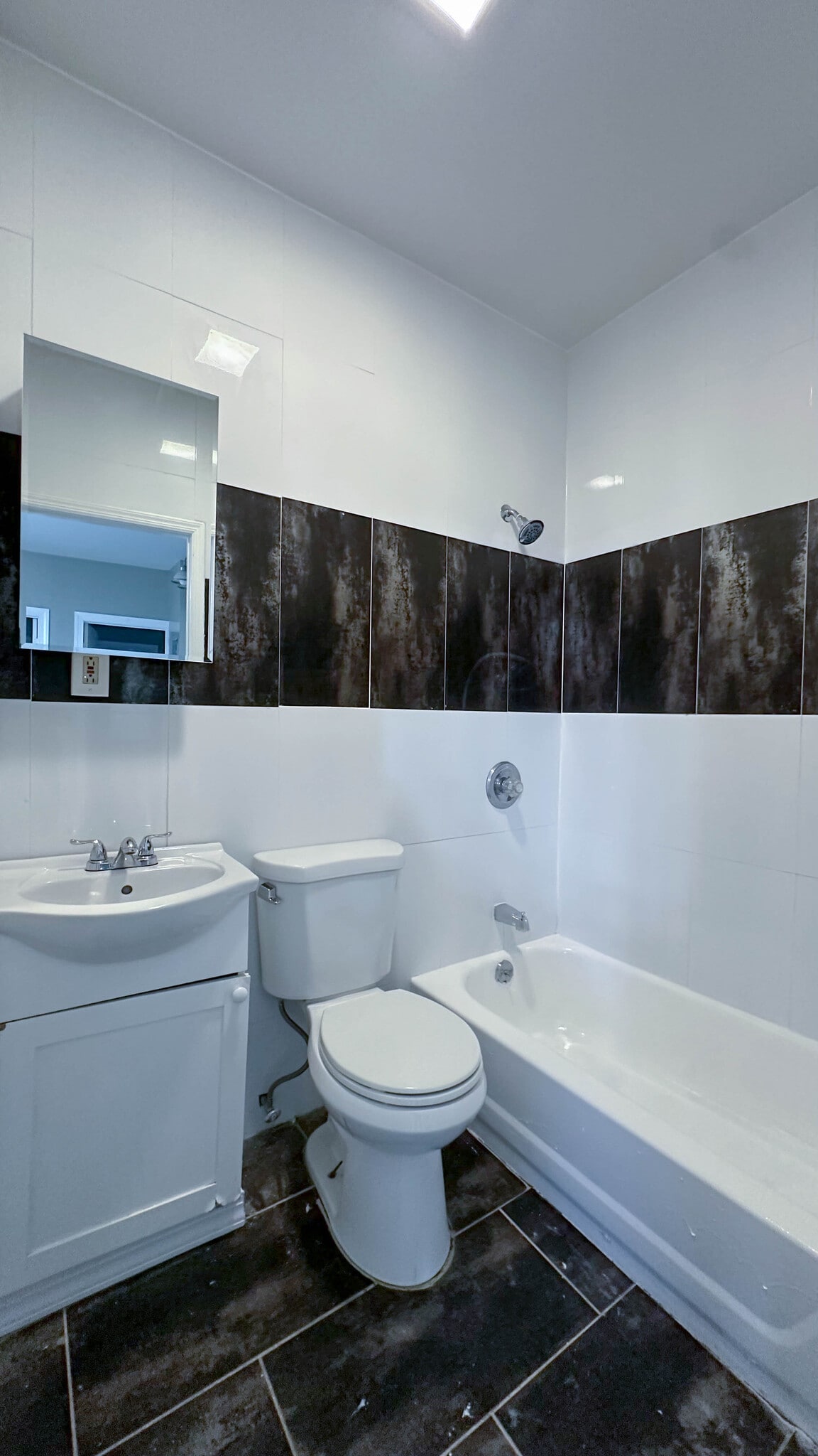 Building Photo - 165 Winfield Ave