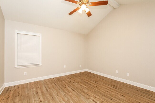 Building Photo - 105 Interlaken Pl