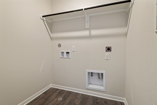 Building Photo - 15802 Berry Hl Dr