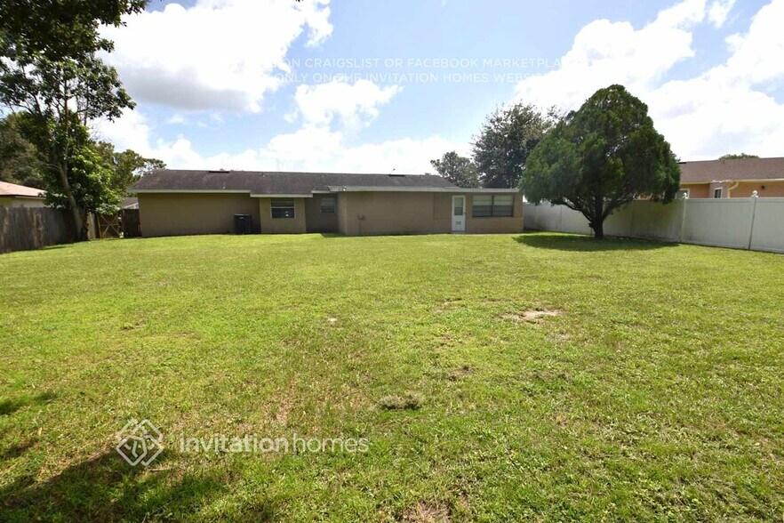 Building Photo - 8685 Brackenwood Dr