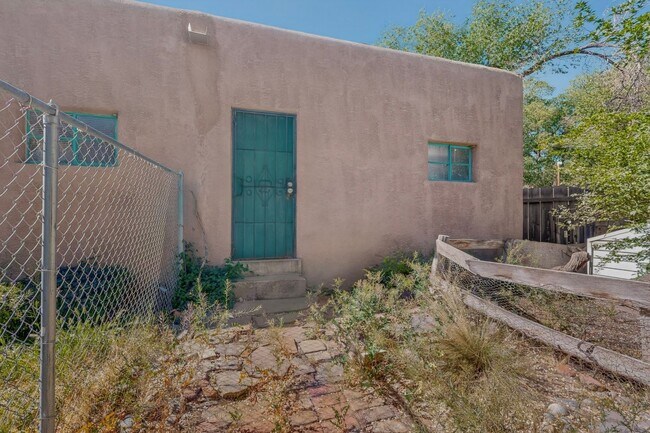 Building Photo - 1409-1409 Hazeldine Ave SE