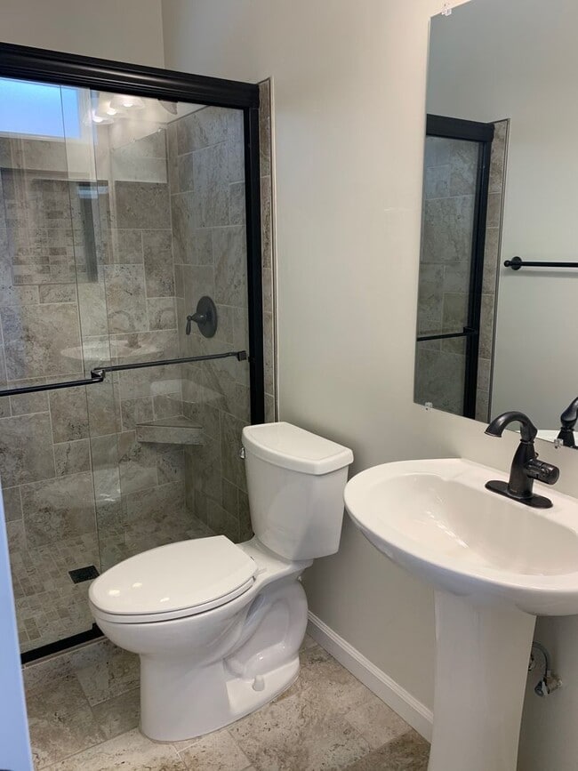 Building Photo - 4740 Hillcrest Ave