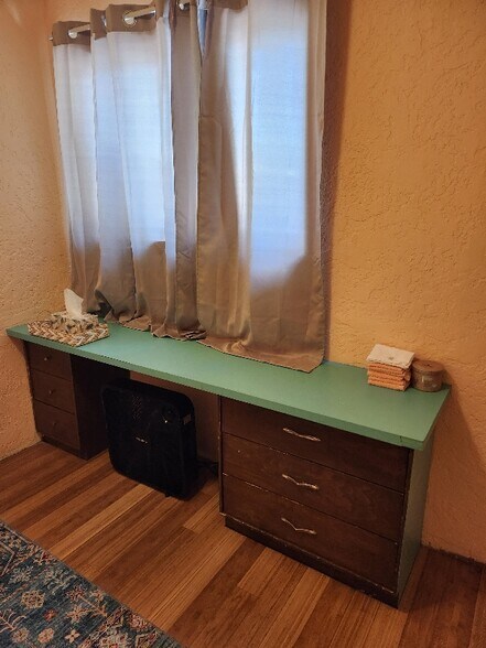 Building Photo - 710 Catskill St