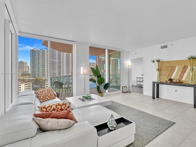 Building Photo - 3370 Hidden Bay Dr