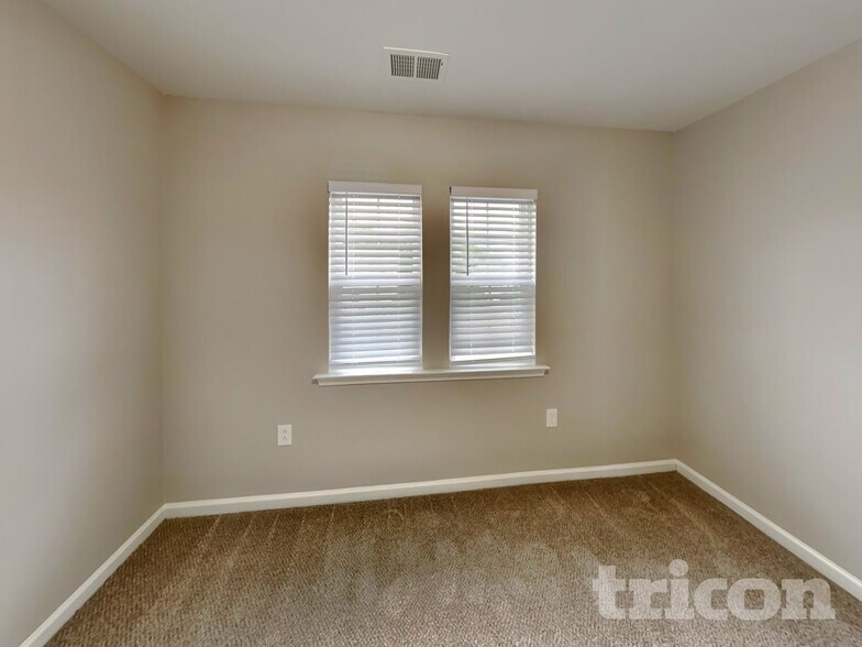 Building Photo - 310 Waterlemon Way