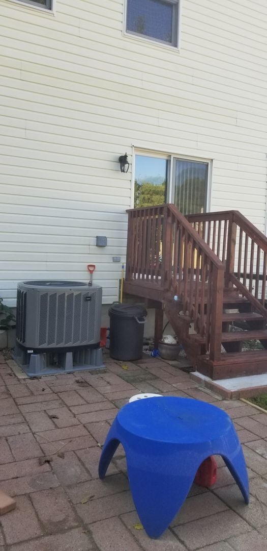 Building Photo - 2BR/1.1BA Townhouse in Newark!