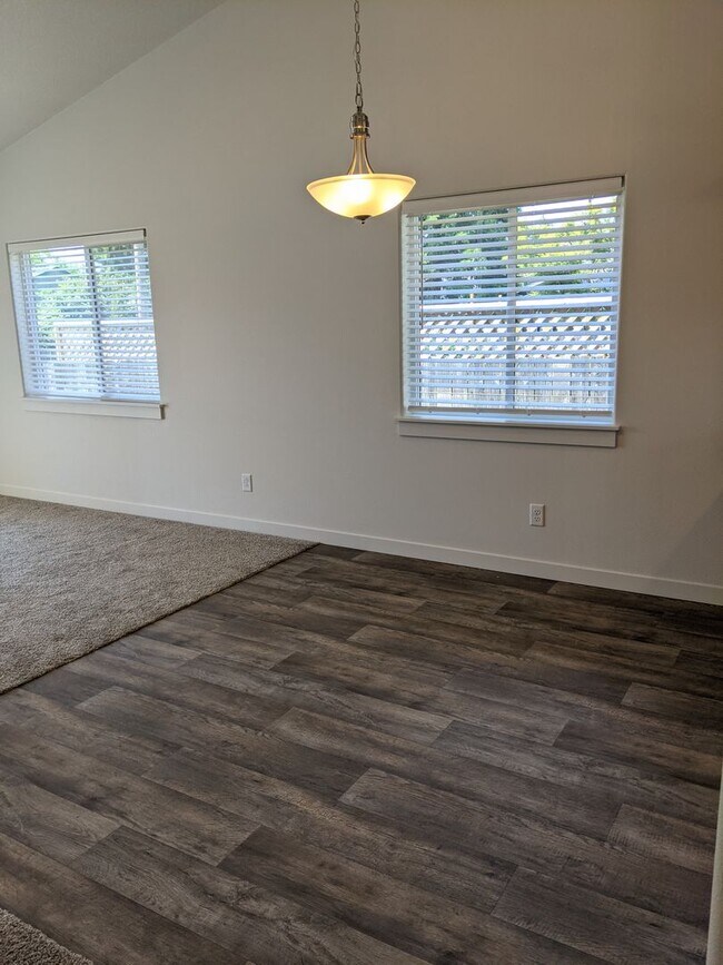 Building Photo - Fantastic 3-Bedroom, 2-Bath Home in Springfield