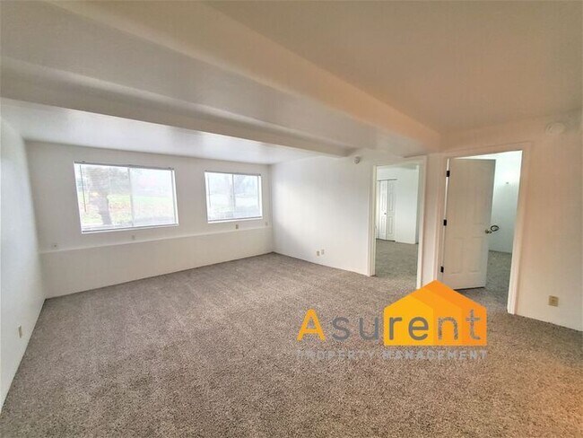 Building Photo - Great Apartment Available Soon!