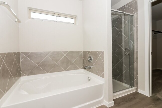 Building Photo - 17335 Ridge Dr