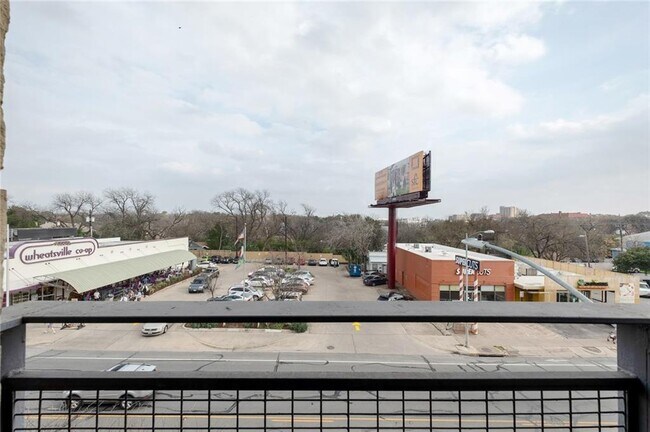 Building Photo - 3016 Guadalupe St