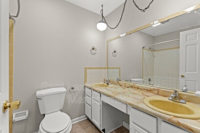 Building Photo - 1932 Mint Julep Ln