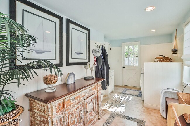 Building Photo - 31944 CA-1