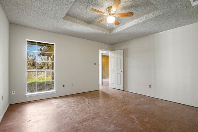 Building Photo - 223 E Pritchard Ln