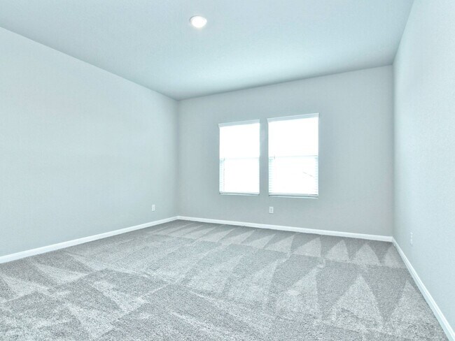 Building Photo - Large 3036 SF Home - 5 Bed/3 Bath + Media Room + Game Room! - Hidden Trails, Bulverde