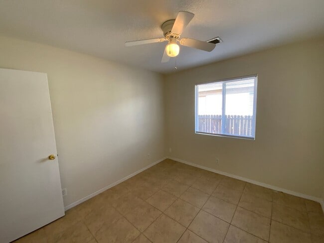 Building Photo - 3 Bedroom Single Story Home Available Near Unser Blvd NE & King Blvd NE!