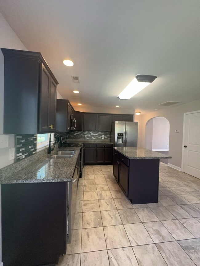 Building Photo - 1115 Westmoreland Dr