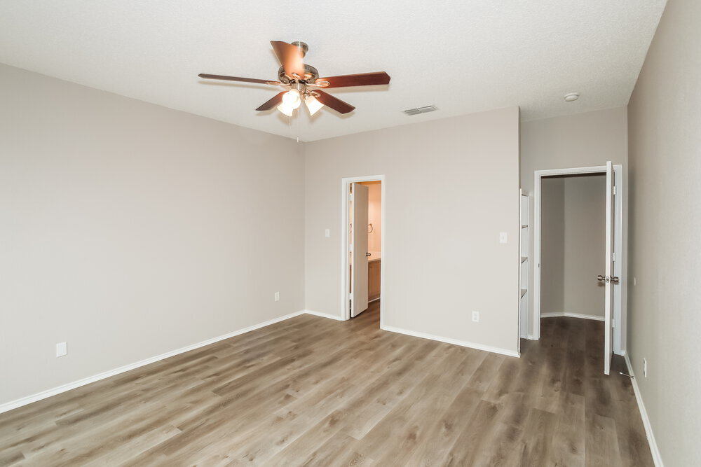Building Photo - 7213 Park Creek Cir W