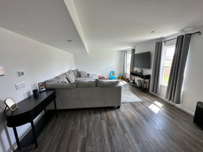 Building Photo - 4145 Bradley Dr