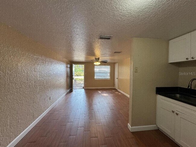 Building Photo - 37221 Marlu Ln