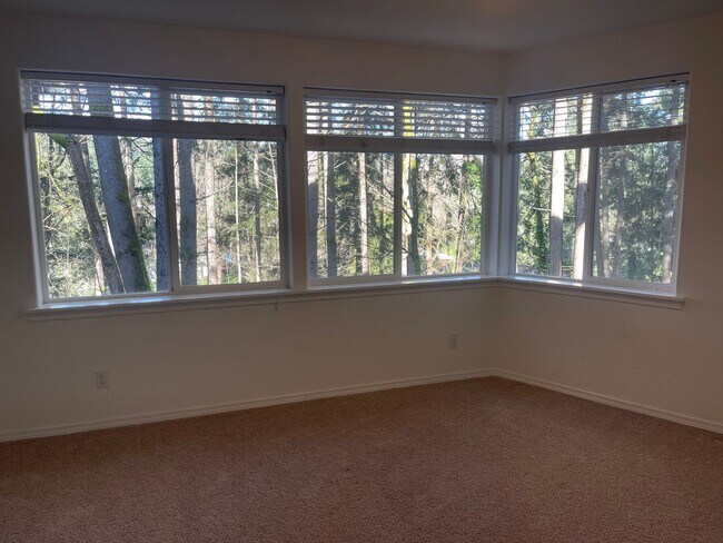 Building Photo - Gorgeous custom built home