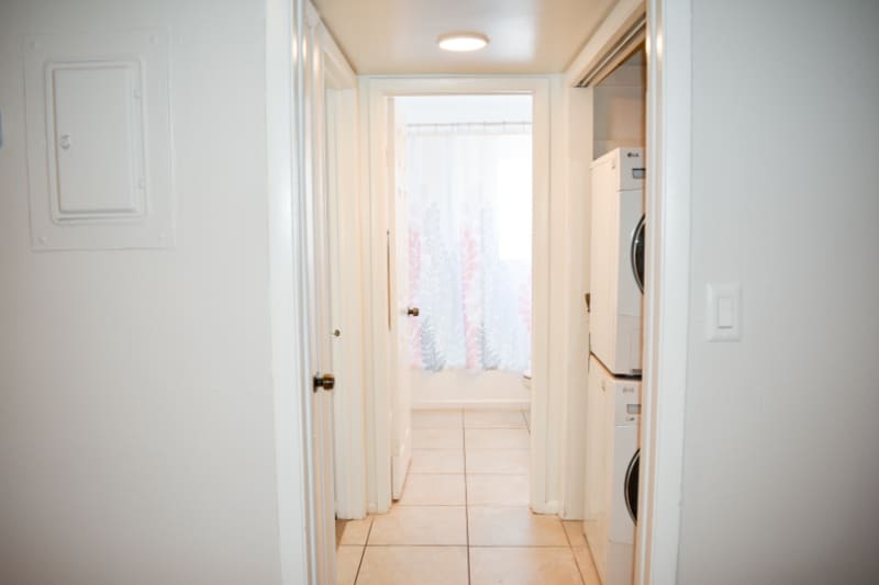 Building Photo - 3215 W Swann Ave